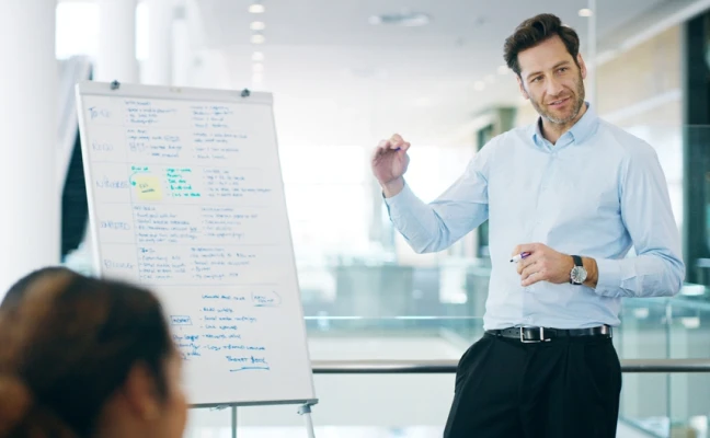 Consultant ERP Industrie présentant le schéma des modules critiques (dont la GPAO) à migrer vers le nouvel ERP Industriel pour la PME