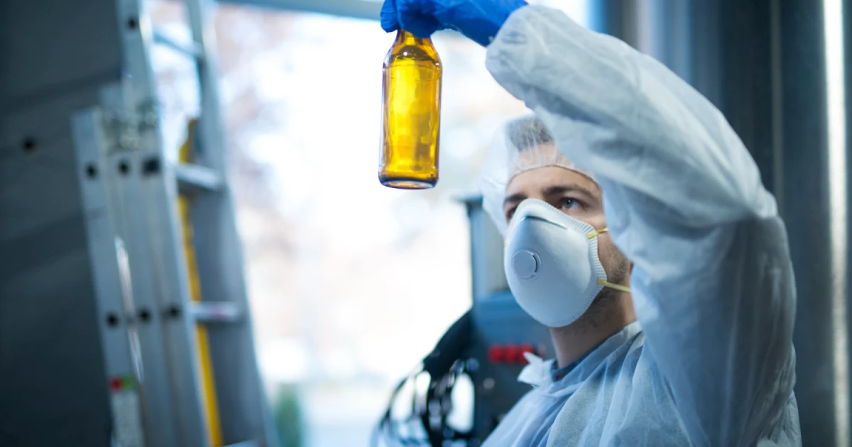 PLM connecté à la GPAO pour exécution industrielle et traçabilité lot par lot dans une usine et laboratoire