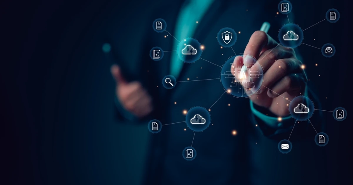 Mosaïque de différentes scènes de support : hotline, formation, intervention